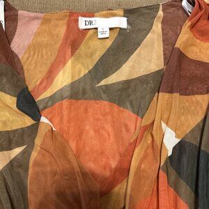 DR2 Fall colored pattern Waist Forming Poly Blouse Women's Size Large V Neck